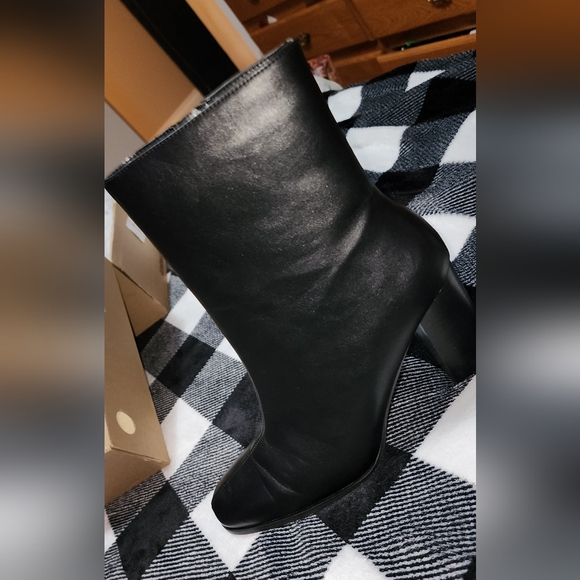 Le Chateau boots - Picture 6 of 6